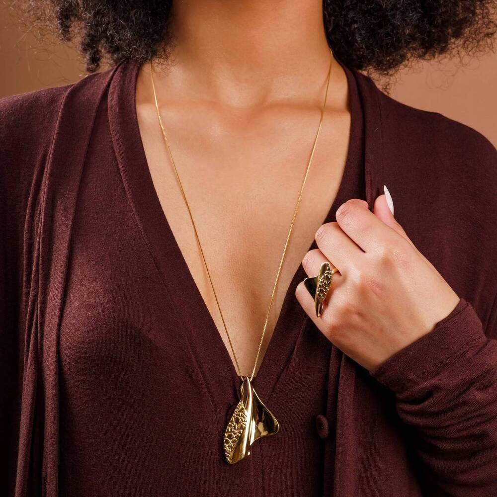 NEW AYLA women's magma necklace in gold